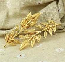 Exquisite Leaf Collar Pin Brooch  Europe   America leaves retro shirt creative golden brooch  EF8