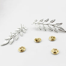 Exquisite Leaf Collar Pin Brooch  Europe   America leaves retro shirt creative golden brooch  EF8