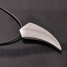 Brave Men's Necklace Stainless Steel Wolf Tooth Necklace Animal Pendant Necklaces Jewelry Gift EF8