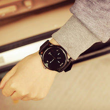 PU leather Watches fashion design unisex Men and Women Quartz Analog Wrist Watch Relojes Relogio Feminino EF8