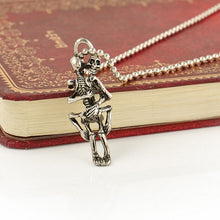 Men Women Infinity Love Silver Plated Chain Necklace Vintage Retro Stainless Steel Couple Skulls Hug Pendant Necklace EF8